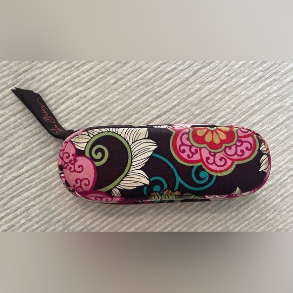 NWOT Vera Bradley Mod Floral Pink Brown
Really pretty quilted eye glass case - Picture 3 of 4